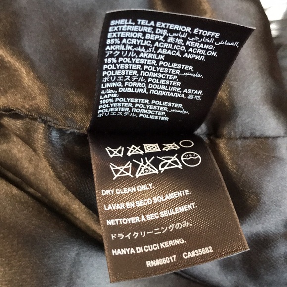 Bebe faux fur shoulder cape. - Picture 6 of 6